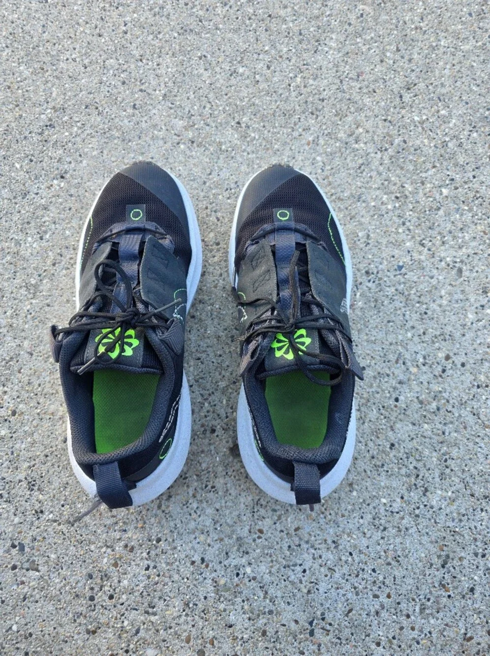 Nike Black and Green Athletic Sneaker Youth Boys 7Y